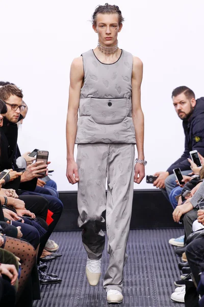 Look 15